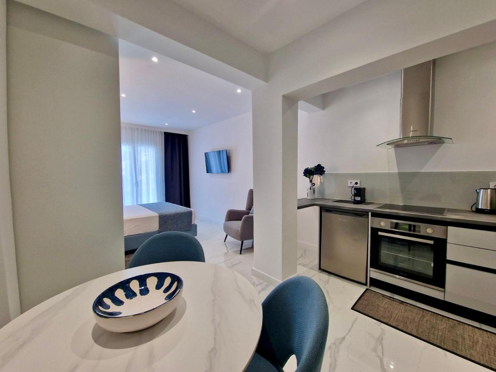 Kassiopi Piazza Suites Bagian luar foto