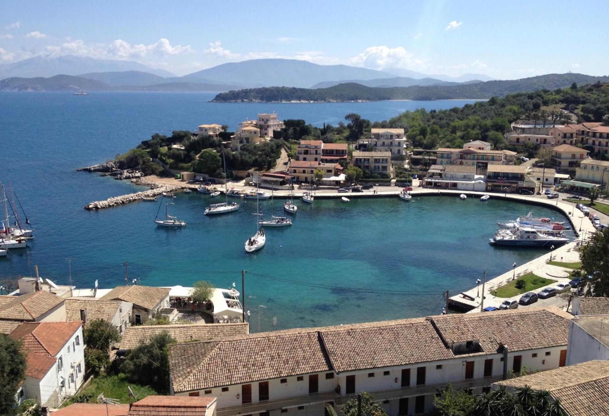Kassiopi Piazza Suites Bagian luar foto